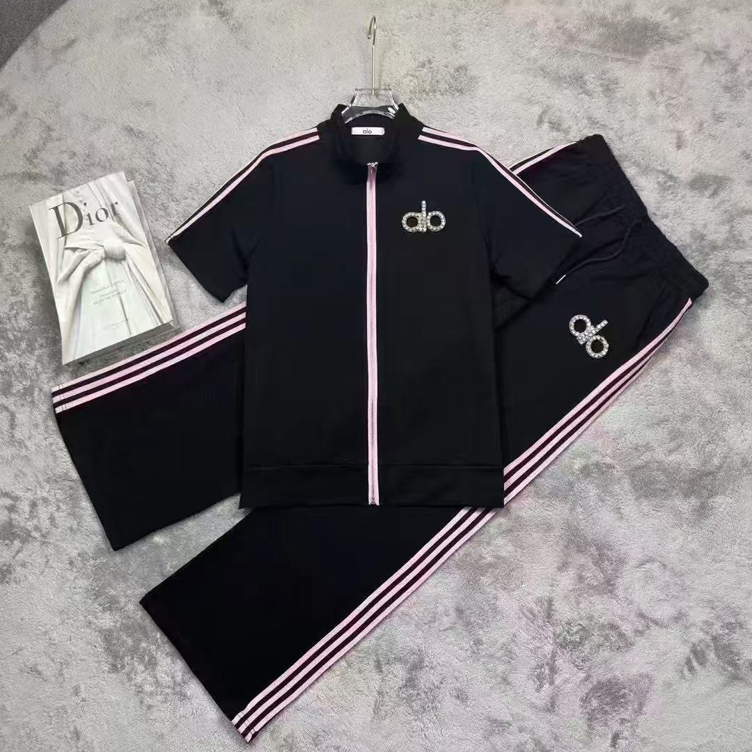 Cross border 25 Summer New Fashionable Casual Knitted Set with Western Style Diamond studded Letter Embroidered Stand up Collar Top and Wide Legs Pants