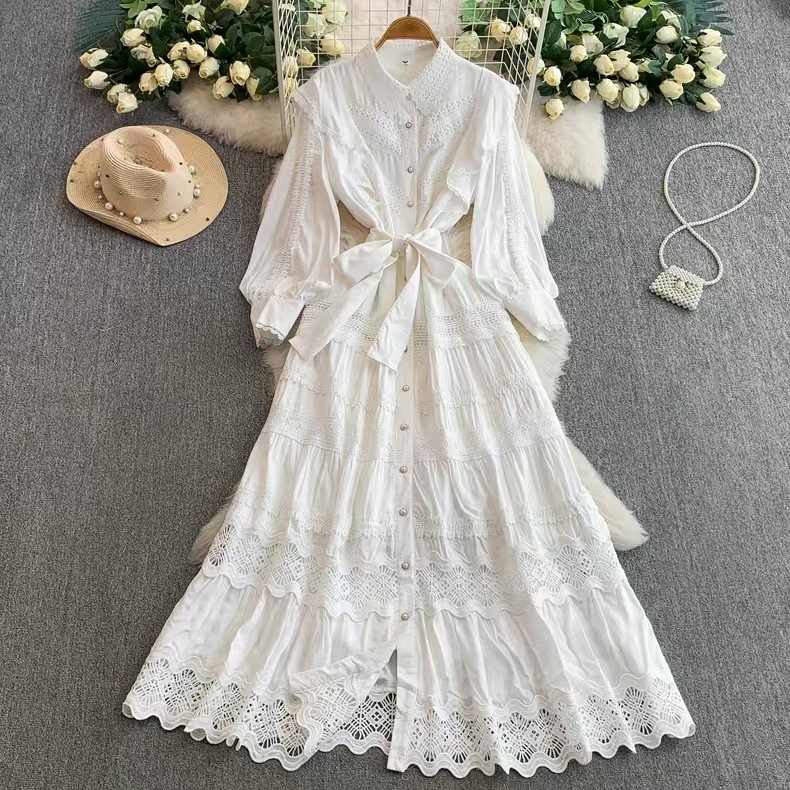 French retro court lace patchwork strap waist cinching single breasted dress for women in autumn, slimming and elegant long skirt