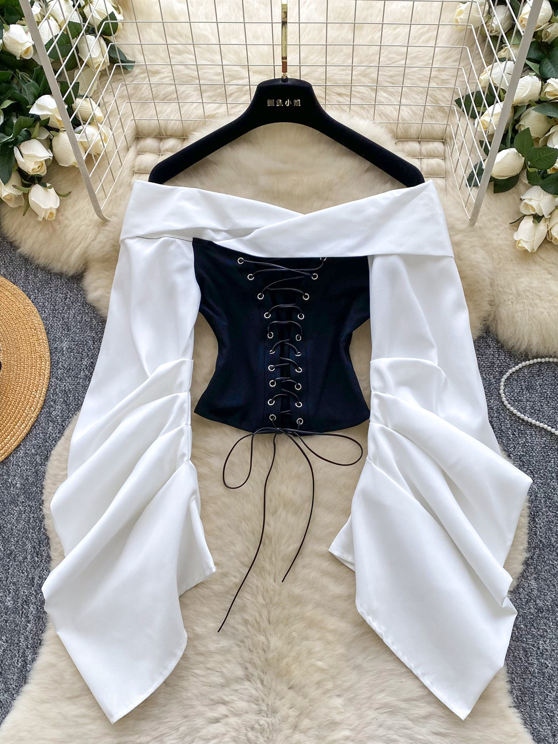 European and American women's clothing 2025 autumn new style design sense, tied waist, one shoulder, pleated long sleeves, slim fit and slimming top