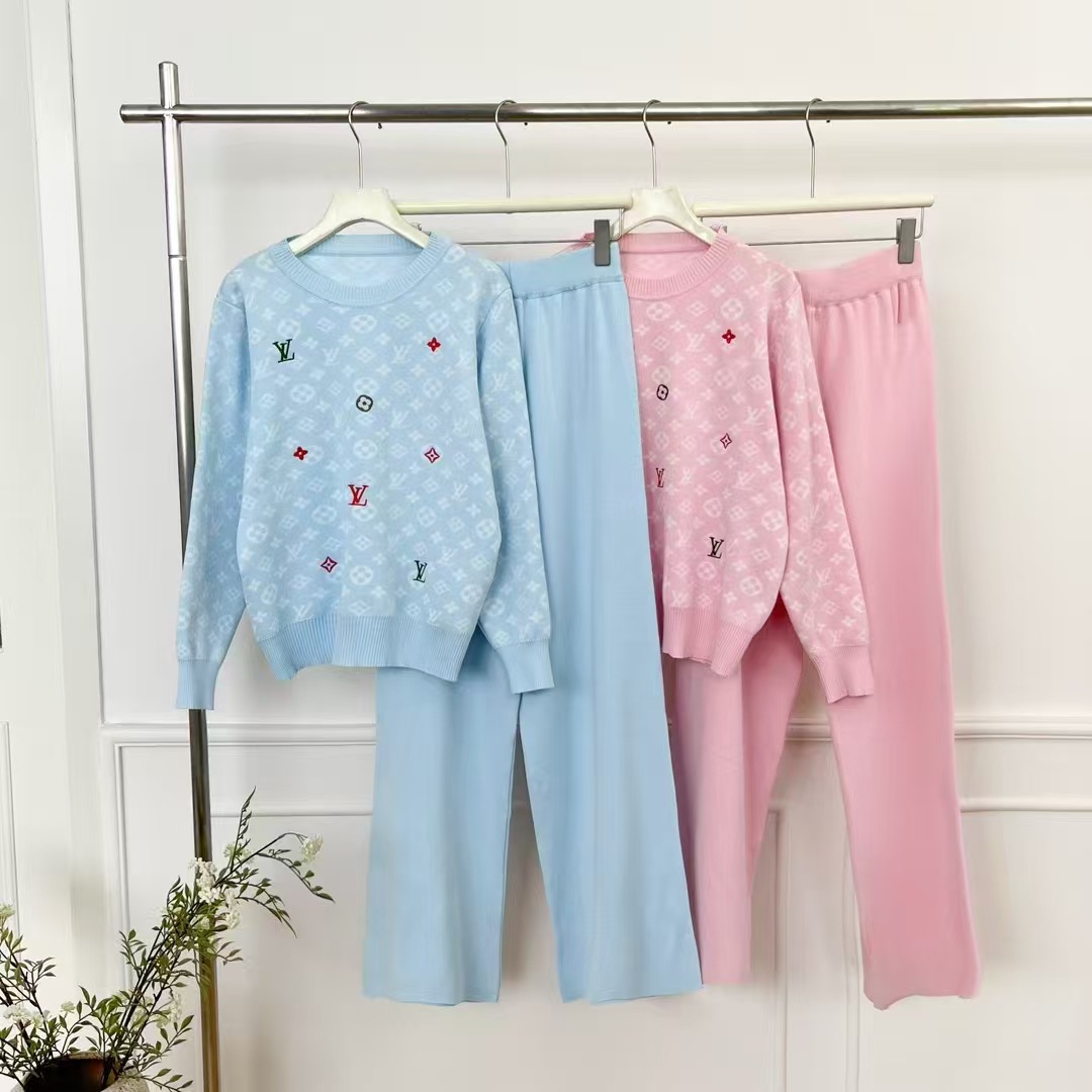 Cross border 25 Summer New Fashionable Versatile Letter Embroidered Knitted Shirt Explosive Round Neck Top Wide Leg Pants Two Piece Set