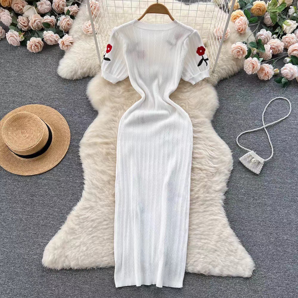 Unique Embroidered Rose Knitted Dress, Gentle and Elegant, with a Lady's Temperament and a High level of Elegance, with a cinched waist and slimming effect, suitable for children Unique Embroidered Rose Knitted Dress, Gentle and Elegant, with a Lady's Temperament and a High level of Elegance, with a cinched waist and slimming effect, suitable for children