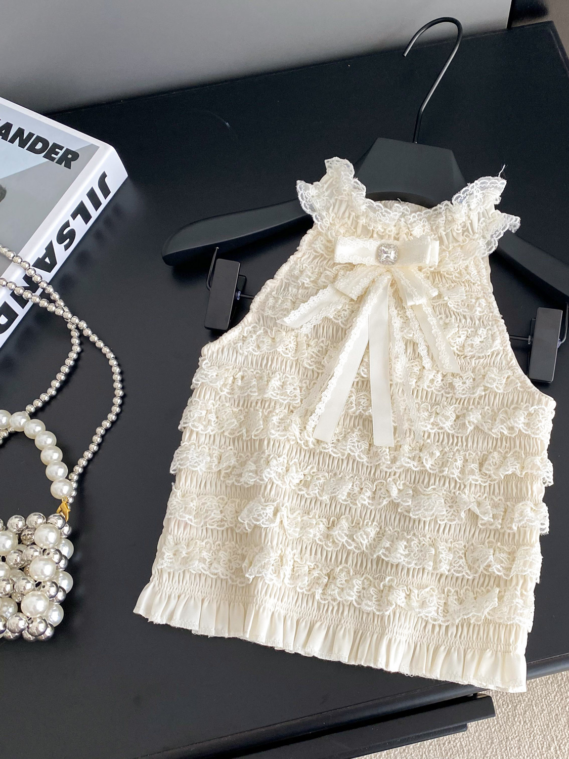 French style small fragrance socialite diamond studded bow hanging neck sleeveless top women's summer lace lace lace slim fit vest French style small fragrance socialite diamond studded bow hanging neck sleeveless top women's summer lace lace lace slim fit vest