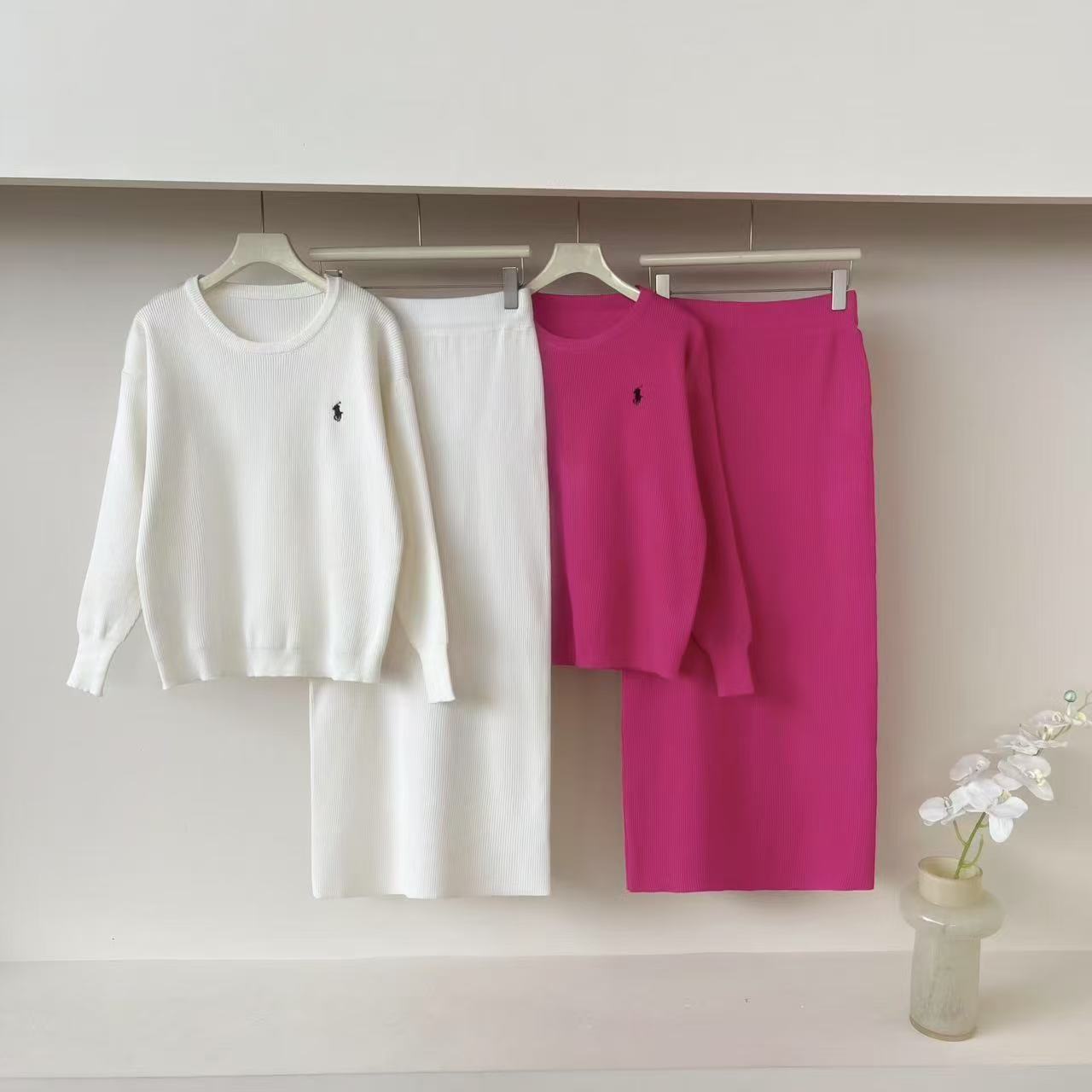 European and American Early Spring Knitted Casual Set with Pony Embroidery Round Neck Loose Top and Skirt Two Piece Set for Women's Foreign Trade