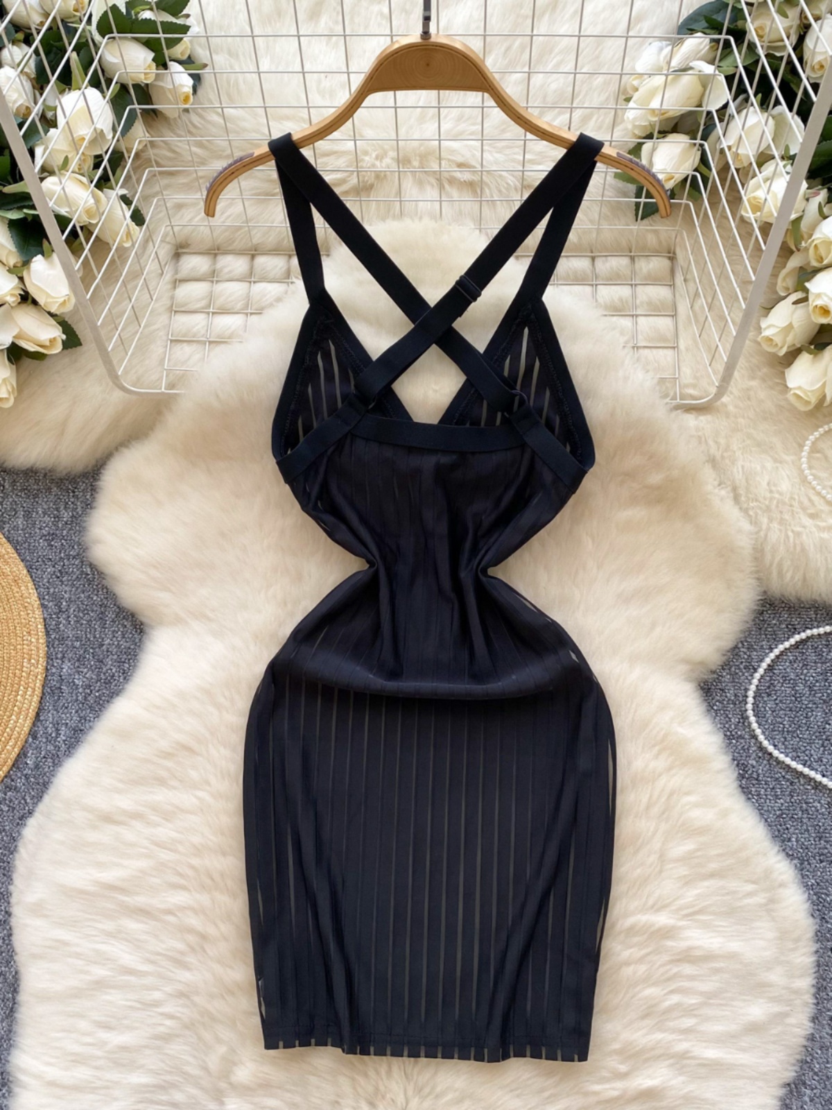 European and American style spicy girl camisole dress, women's spring mesh splicing, backless slimming design, pure desire to wrap buttocks skirt European and American style spicy girl camisole dress, women's spring mesh splicing, backless slimming design, pure desire to wrap buttocks skirt