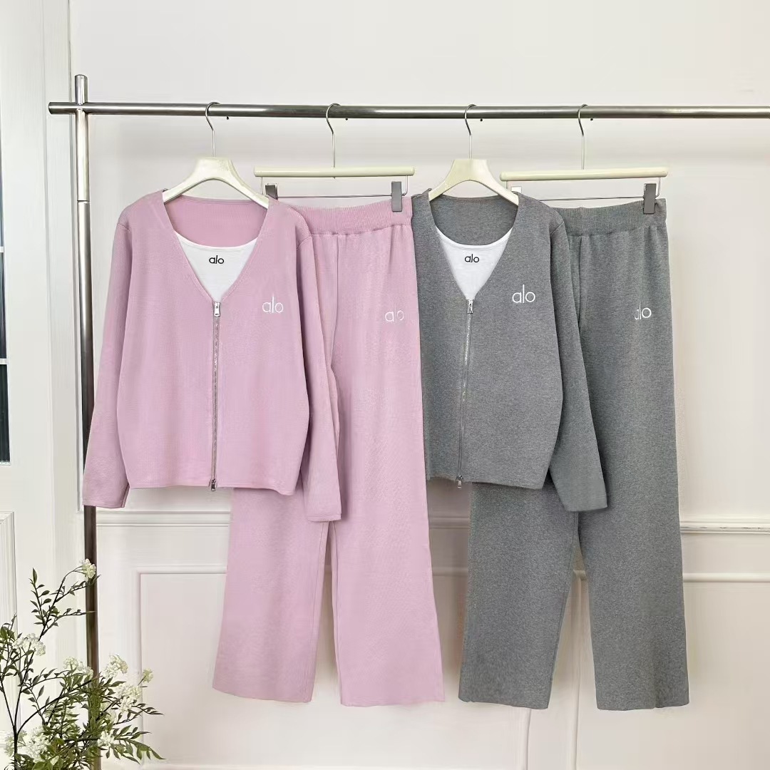 Cross border leisure lazy style knitted suit 2025 new cardigan fake two-piece top wide leg pants Korean style women's outfit Cross border leisure lazy style knitted suit 2025 new cardigan fake two-piece top wide leg pants Korean style women's outfit