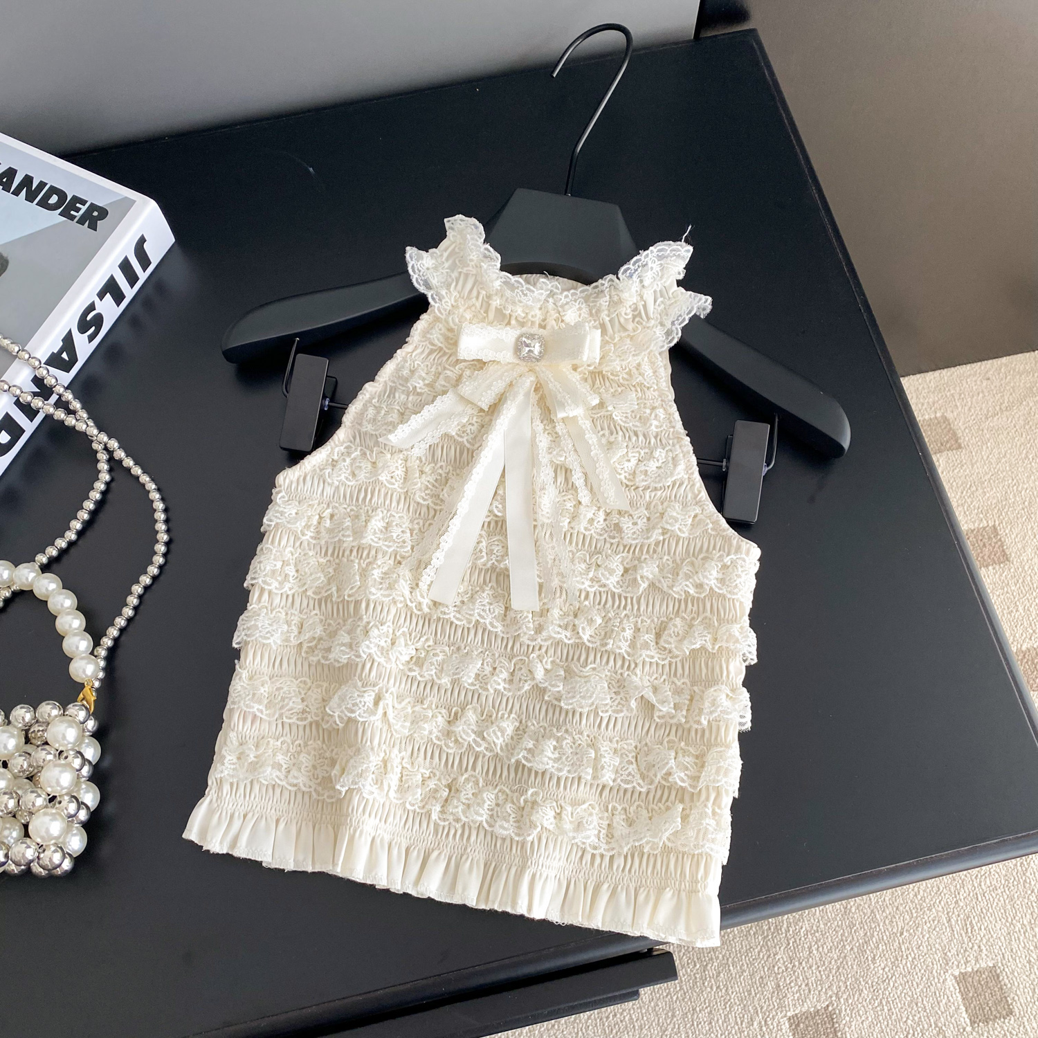French style small fragrance socialite diamond studded bow hanging neck sleeveless top women's summer lace lace lace slim fit vest French style small fragrance socialite diamond studded bow hanging neck sleeveless top women's summer lace lace lace slim fit vest