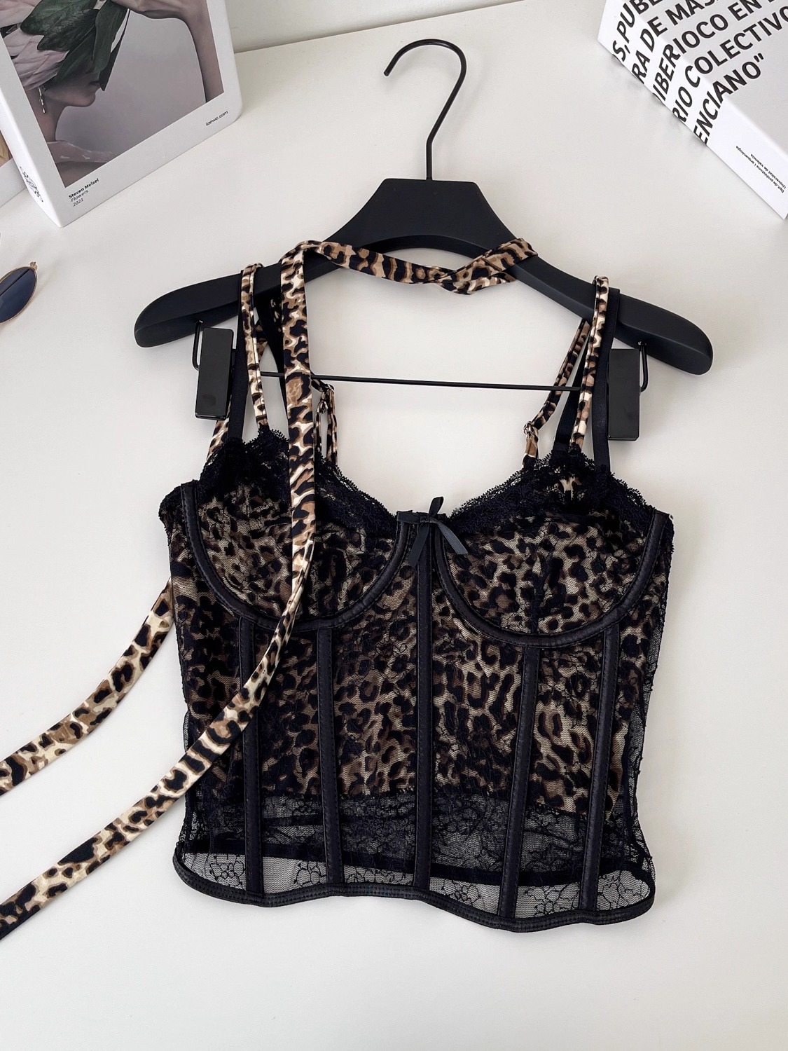 European and American spicy girl style leopard print suspender strapless women's summer mesh fishbone design street pure desire to wear outerwear base top European and American spicy girl style leopard print suspender strapless women's summer mesh fishbone design street pure desire to wear outerwear base top