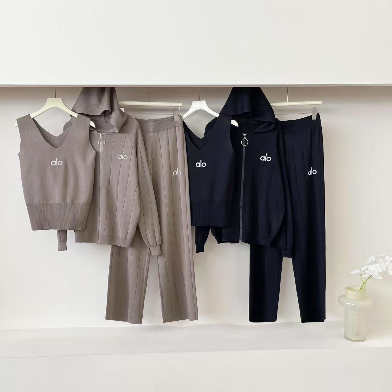 Cross border minimalist design knitted three piece set, 2025 solid color casual vest fashion cardigan, slimming and wide leg pants Cross border minimalist design knitted three piece set, 2025 solid color casual vest fashion cardigan, slimming and wide leg pants