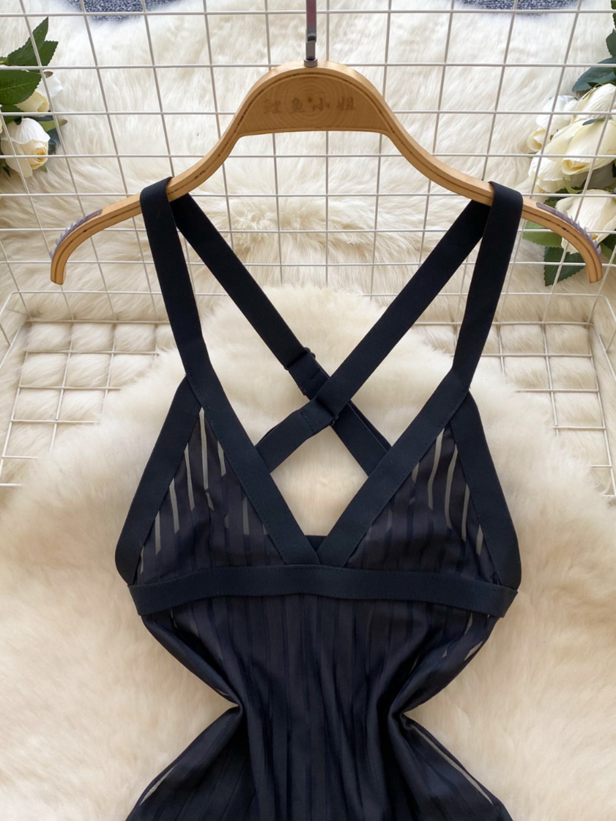 European and American style spicy girl camisole dress, women's spring mesh splicing, backless slimming design, pure desire to wrap buttocks skirt European and American style spicy girl camisole dress, women's spring mesh splicing, backless slimming design, pure desire to wrap buttocks skirt