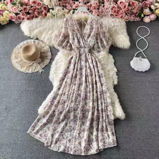 Cross border 2023 new seaside vacation dress for women in spring and autumn 2022 new sexy V-neck waist slimming and long style Cross border 2023 new seaside vacation dress for women in spring and autumn 2022 new sexy V-neck waist slimming and long style