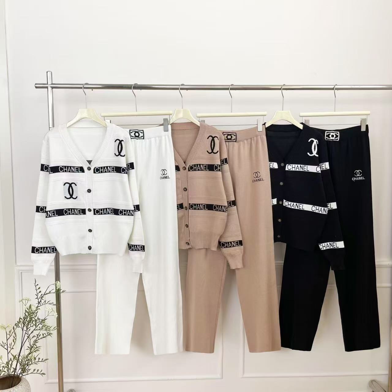 Cross border knitted top, outerwear, cardigan, small fragrance style, new versatile letter jacquard casual wide leg pants, early spring set Cross border knitted top, outerwear, cardigan, small fragrance style, new versatile letter jacquard casual wide leg pants, early spring set