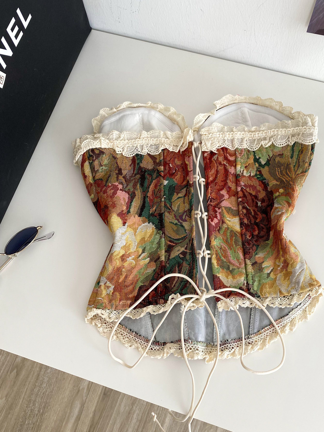 French romantic atmosphere, oil painting style strapless vest for women in summer, lace lace, fishbone waist strap, exquisite top French romantic atmosphere, oil painting style strapless vest for women in summer, lace lace, fishbone waist strap, exquisite top