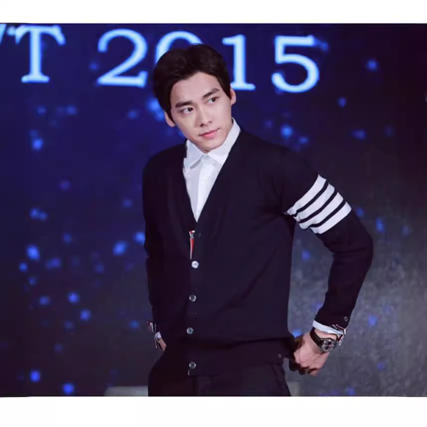 Men's and women's knitted cardigans, women's short sweaters, women's couples' autumn clothes, spring and autumn loose jackets, knitted jackets Men's and women's knitted cardigans, women's short sweaters, women's couples' autumn clothes, spring and autumn loose jackets, knitted jackets