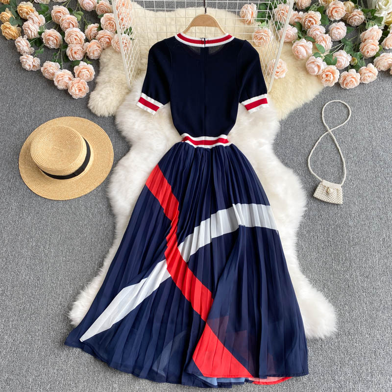 Knitted short sleeved design with color blocked stripes, heavy-duty pleated chiffon dress, 2022 new summer slimming dress Knitted short sleeved design with color blocked stripes, heavy-duty pleated chiffon dress, 2022 new summer slimming dress