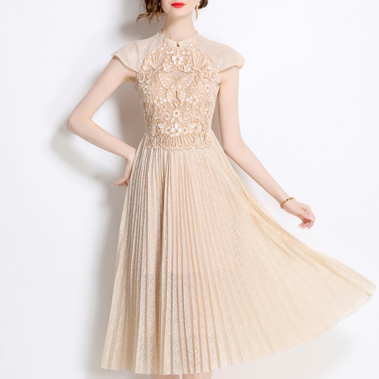 2025 Summer Design Sense New Lace Embroidered Dress with French Style Elegant Waist cinching and slimming, pleated mid length skirt