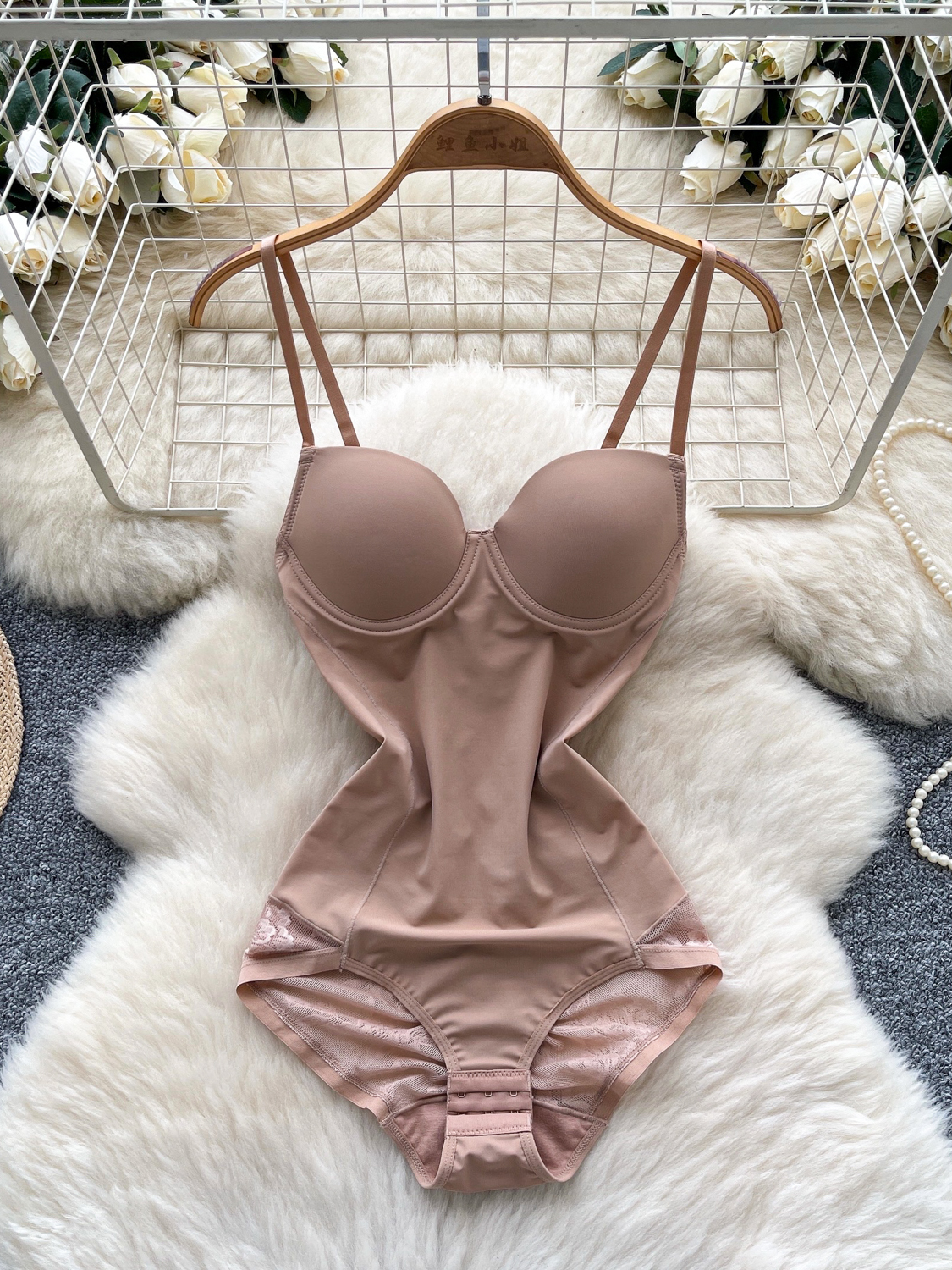 European and American style socialite camisole jumpsuit for women in autumn, sexy and pure desire to slim down, cover flesh and show off thinness. Bottom top with integrated chest cushion