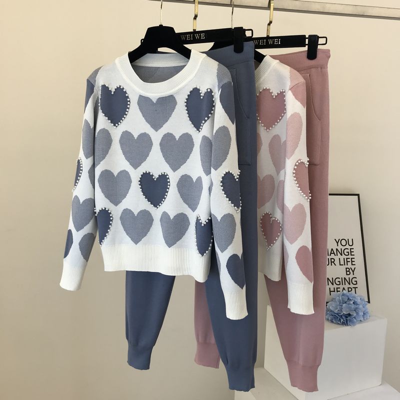 Casual fashion suit for petite women, exuding a tall and stylish vibe while reducing age. Knitted long sleeved pants, two-piece set for autumn and winter
