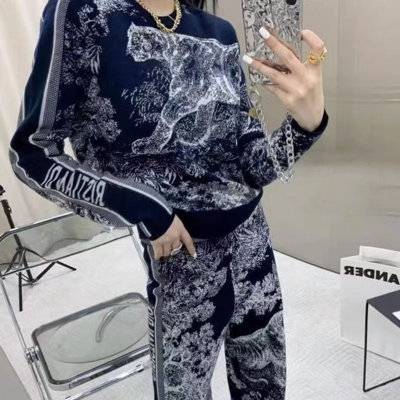 Cross border 25 year autumn/winter tiger print European and American knitted suit round neck long sleeved sweater loose wide leg pants two-piece set