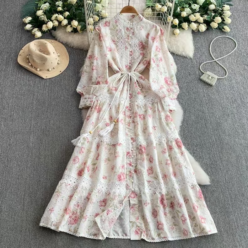 French court style dress for women in autumn 2025, new high-end lace patchwork straps, waist cinching printed long skirt