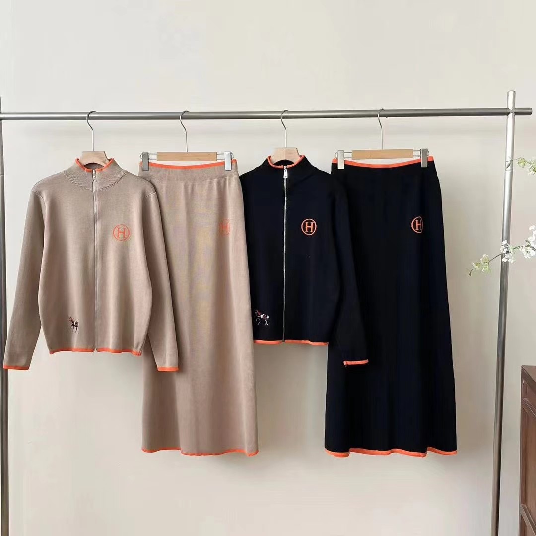 New Knitted Set Women's Steed Embroidered Pattern Stand up Collar Long Sleeve Knitted Cardigan Zipper Coat+Casual Long Skirt New Knitted Set Women's Steed Embroidered Pattern Stand up Collar Long Sleeve Knitted Cardigan Zipper Coat+Casual Long Skirt