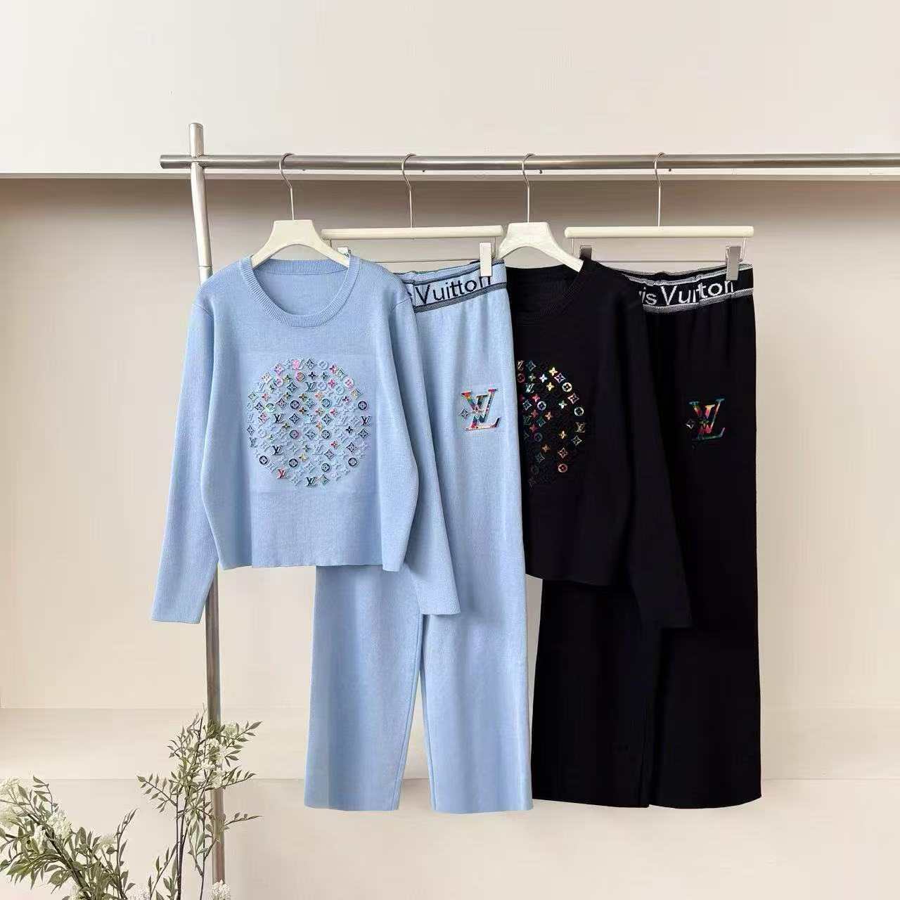 Cross border 2025 high-end new casual heavy industry fashionable round neck versatile knitted top wide leg pants two-piece set luxurious Cross border 2025 high-end new casual heavy industry fashionable round neck versatile knitted top wide leg pants two-piece set luxurious