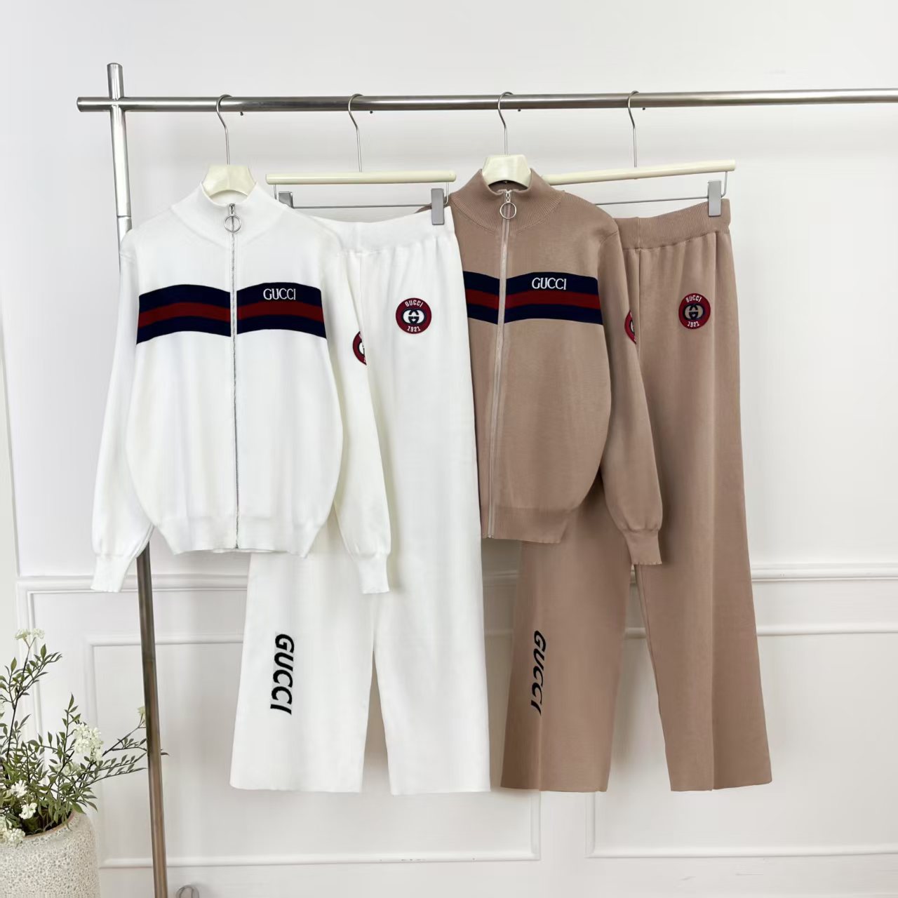 Cross border 2025 new spring women's knitted suit, fashionable and casual trend stand up collar cardigan casual pants two-piece set Cross border 2025 new spring women's knitted suit, fashionable and casual trend stand up collar cardigan casual pants two-piece set