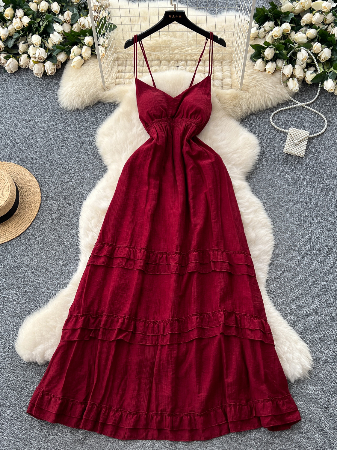 Red vacation style dress for women in summer 2025, French style, pure desire, waist cinching temperament, suspender, mushroom edge, backless long skirt