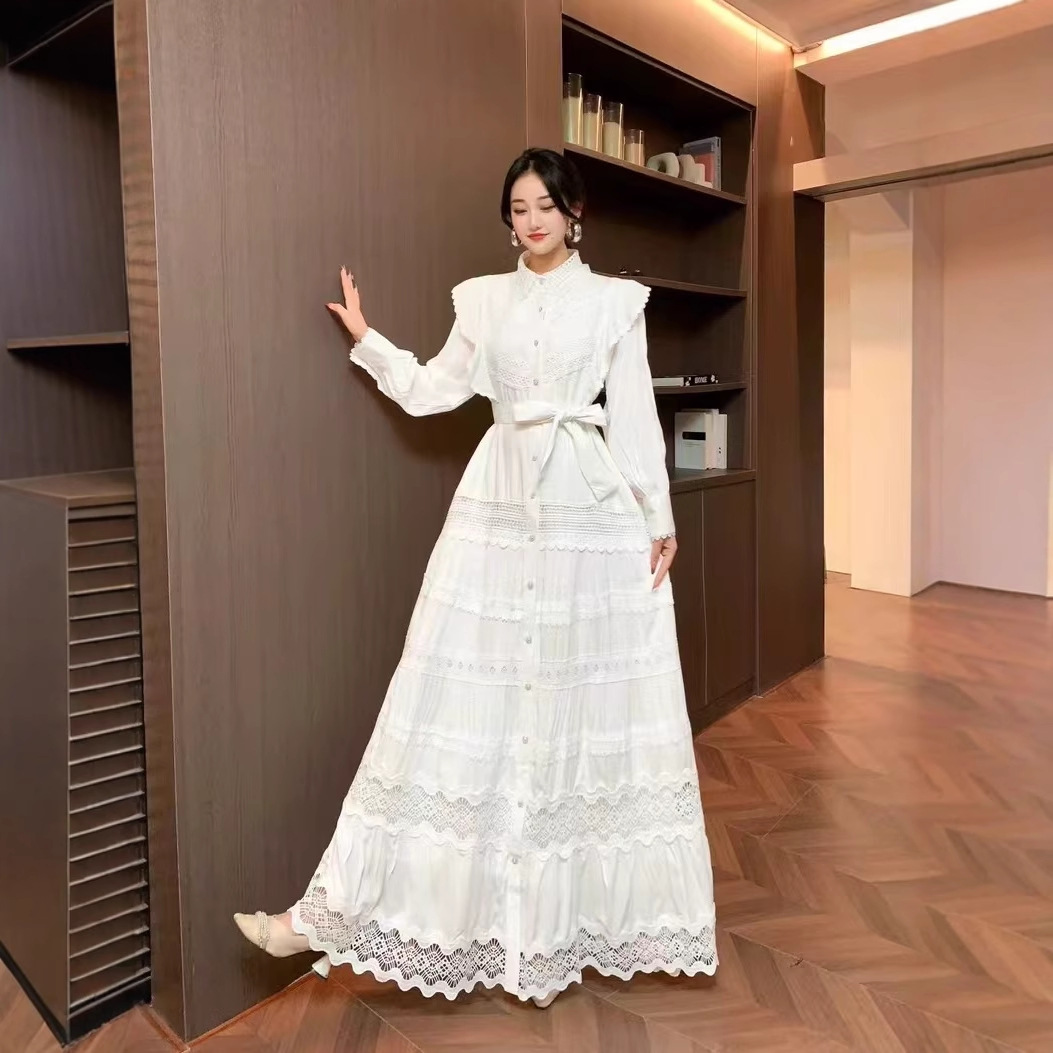 French retro court lace patchwork strap waist cinching single breasted dress for women in autumn, slimming and elegant long skirt