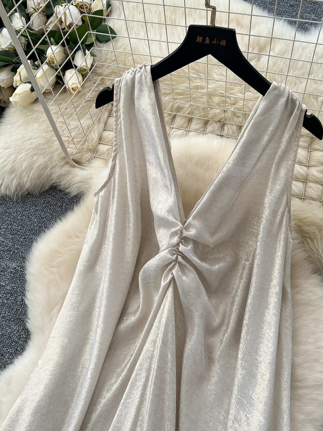 Atmosphere vacation style dress for women, summer French temperament, V-neck pleated sleeveless loose irregular long skirt Atmosphere vacation style dress for women, summer French temperament, V-neck pleated sleeveless loose irregular long skirt