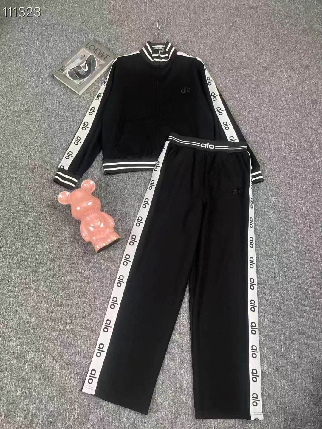European Station 2025 Autumn New Stand up Collar Cardigan Pants Two Piece Set Light Luxury Trendy Leisure Sports Knitted Set European Station 2025 Autumn New Stand up Collar Cardigan Pants Two Piece Set Light Luxury Trendy Leisure Sports Knitted Set