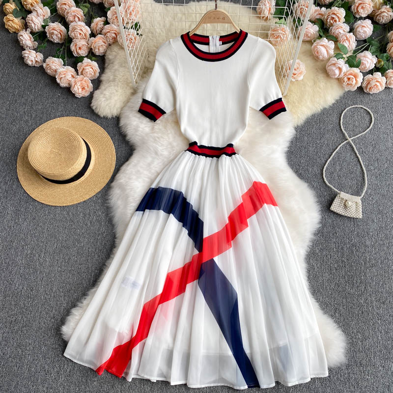 Knitted short sleeved design with color blocked stripes, heavy-duty pleated chiffon dress, 2022 new summer slimming dress Knitted short sleeved design with color blocked stripes, heavy-duty pleated chiffon dress, 2022 new summer slimming dress