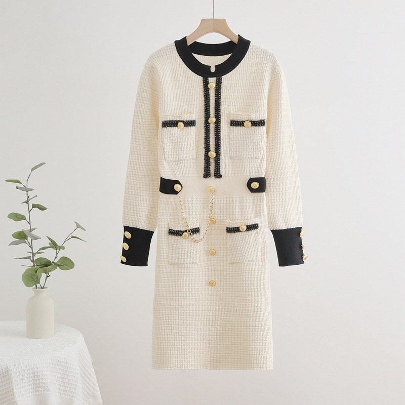 Spring and Autumn Xiaoxiangfeng socialite temperament contrasting color long sleeved round neck waist slimming mid length A-line knitted dress