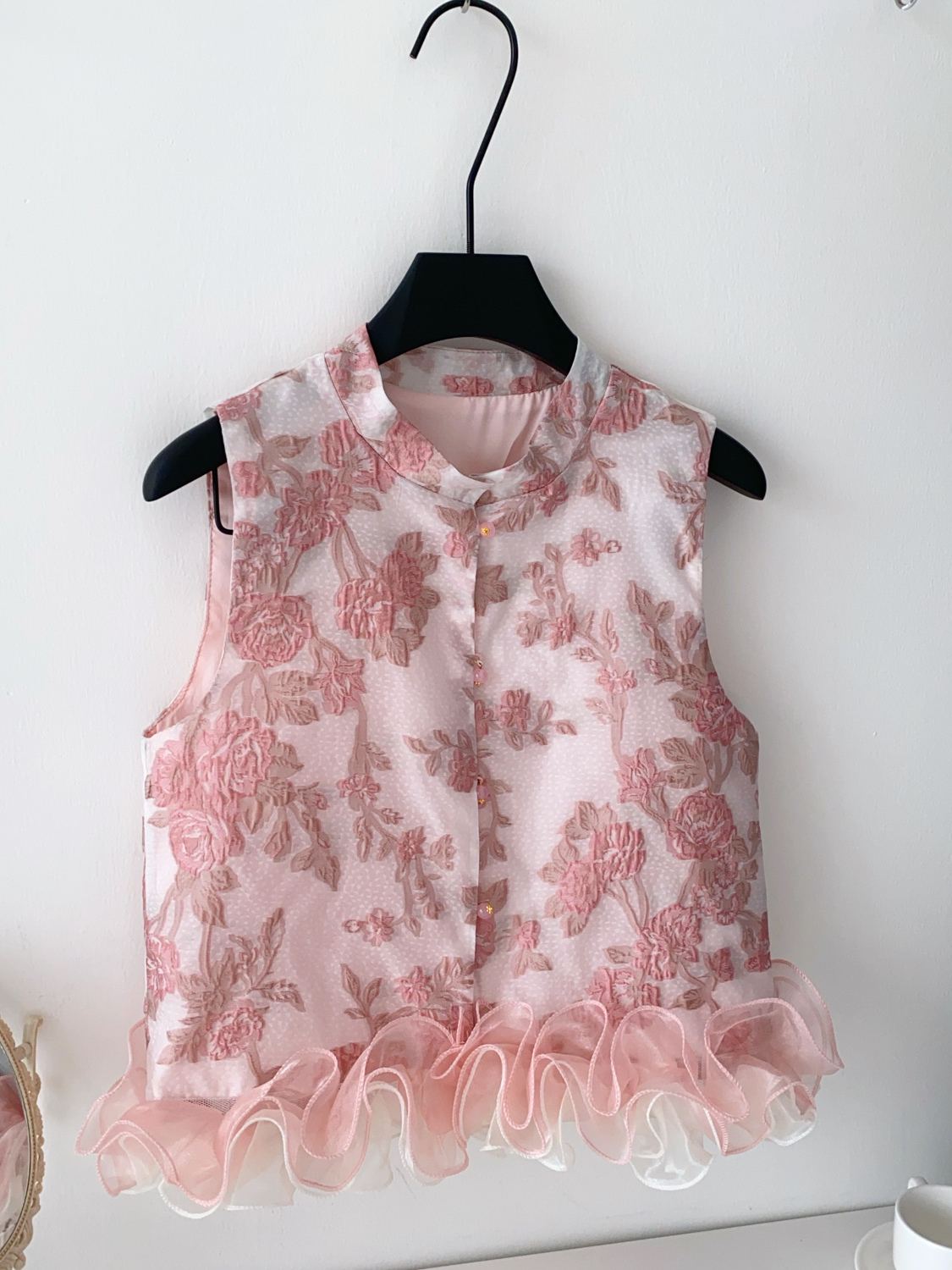 New Chinese style national style high-end embroidery sleeveless top for women in summer, three-dimensional ruffle edge splicing cardigan vest New Chinese style national style high-end embroidery sleeveless top for women in summer, three-dimensional ruffle edge splicing cardigan vest