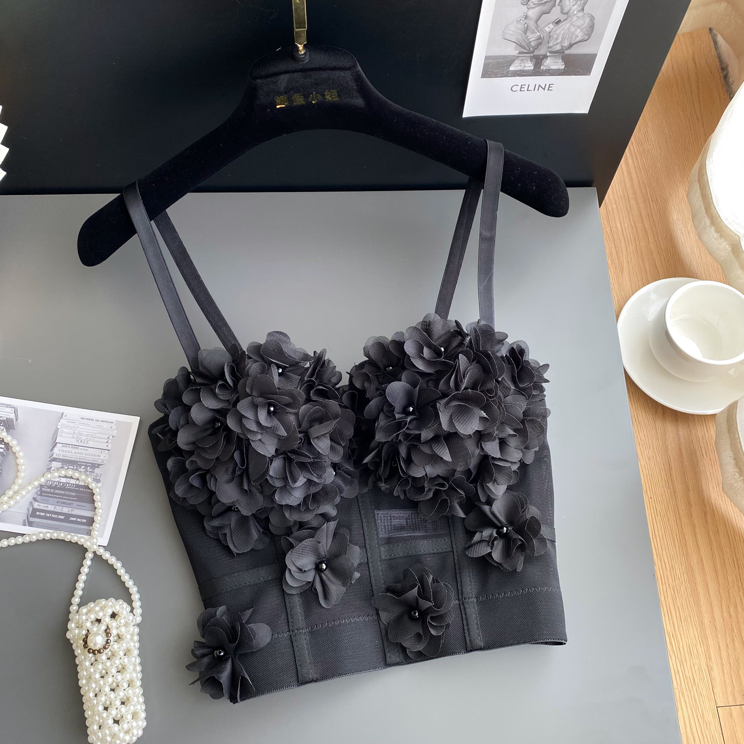 Internet celebrity Instagram new French sweet three-dimensional flower tank top, women's pure desire style, high-end feeling, strapless short top Internet celebrity Instagram new French sweet three-dimensional flower tank top, women's pure desire style, high-end feeling, strapless short top