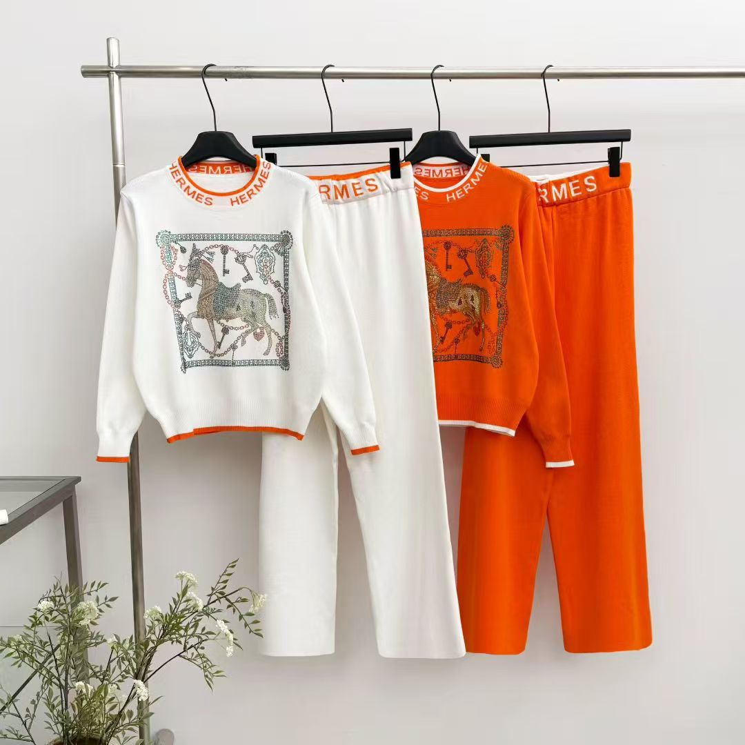 Cross border 25 year new European and American high-end round neck knitted heavy-duty pony hot stamping top wide leg pants two-piece set