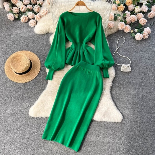 Autumn and winter new French socialite knitted suit with ruffled lantern long sleeved top, hip hugging skirt, two-piece set for women