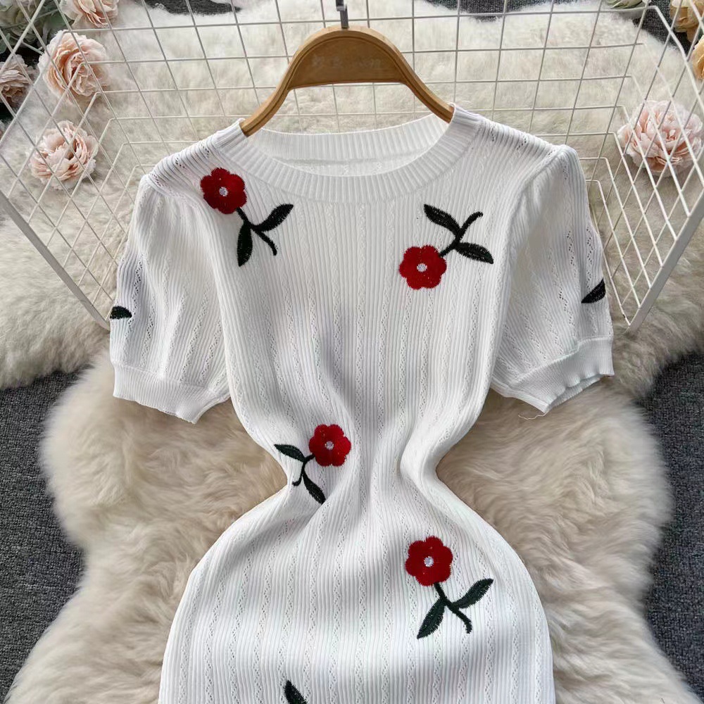 Unique Embroidered Rose Knitted Dress, Gentle and Elegant, with a Lady's Temperament and a High level of Elegance, with a cinched waist and slimming effect, suitable for children Unique Embroidered Rose Knitted Dress, Gentle and Elegant, with a Lady's Temperament and a High level of Elegance, with a cinched waist and slimming effect, suitable for children