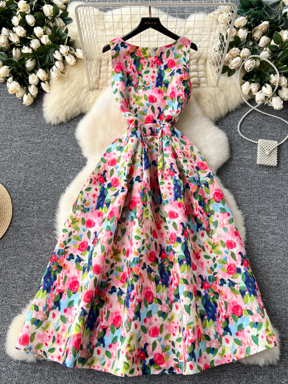 High end sleeveless vest dress for women in Europe and America, retro elegant, waist cinched, pleated, large swing, fluffy printed dress