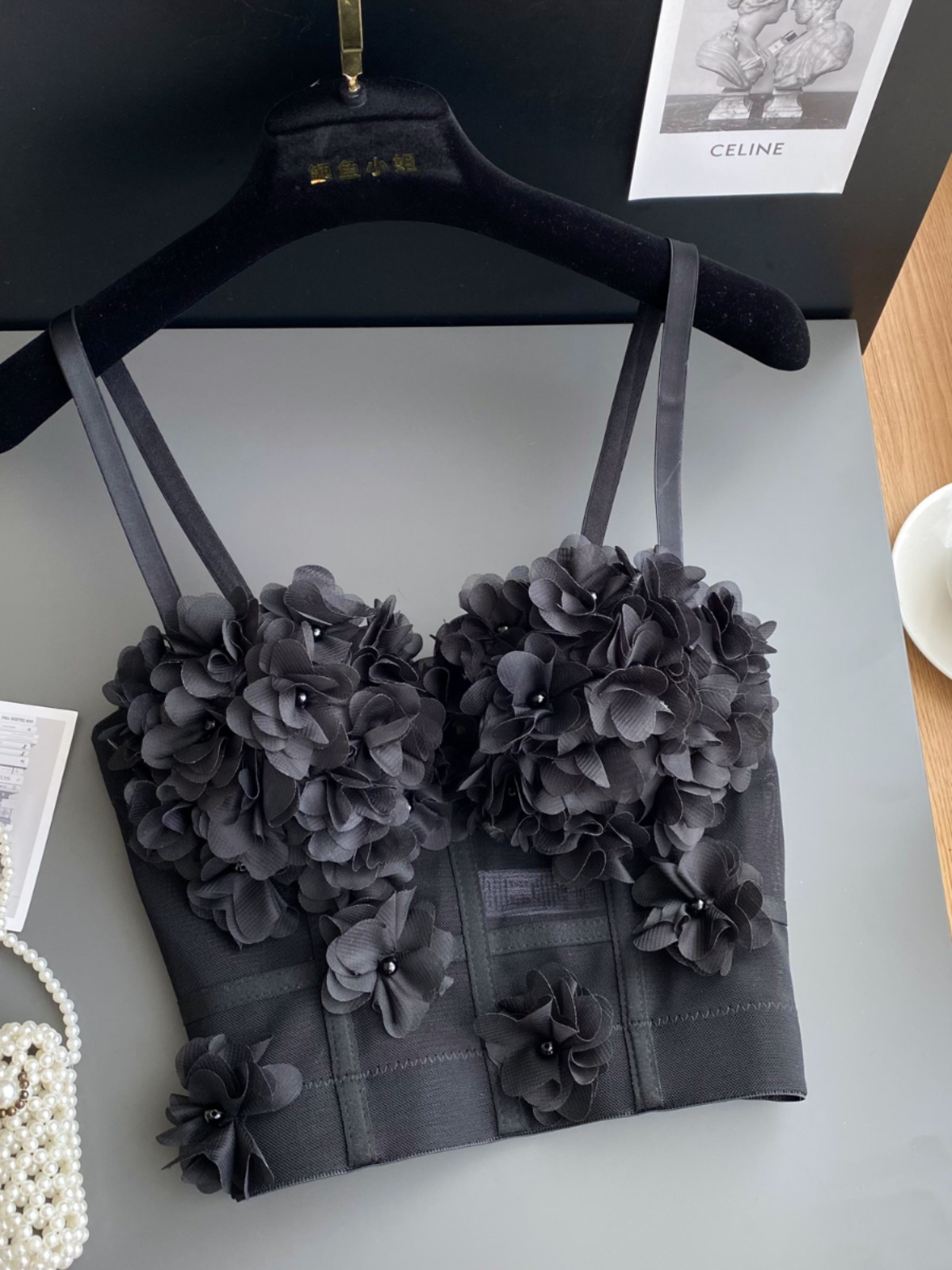 Internet celebrity Instagram new French sweet three-dimensional flower tank top, women's pure desire style, high-end feeling, strapless short top Internet celebrity Instagram new French sweet three-dimensional flower tank top, women's pure desire style, high-end feeling, strapless short top