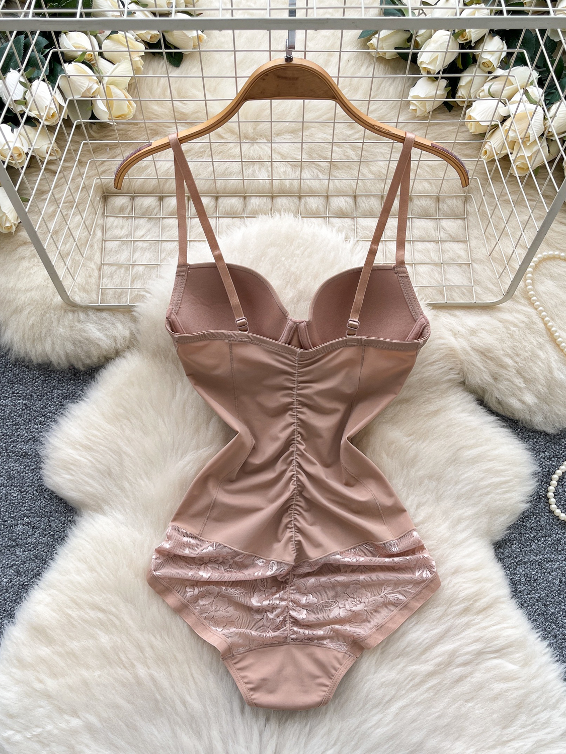 European and American style socialite camisole jumpsuit for women in autumn, sexy and pure desire to slim down, cover flesh and show off thinness. Bottom top with integrated chest cushion European and American style socialite camisole jumpsuit for women in autumn, sexy and pure desire to slim down, cover flesh and show off thinness. Bottom top with integrated chest cushion