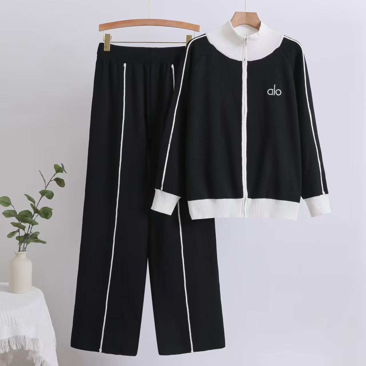Cross border autumn and winter small fragrance style contrasting color stand up collar casual knitted suit women's versatile zipper jacket elastic straight leg pants Cross border autumn and winter small fragrance style contrasting color stand up collar casual knitted suit women's versatile zipper jacket elastic straight leg pants