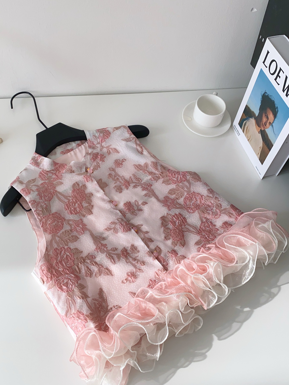 New Chinese style national style high-end embroidery sleeveless top for women in summer, three-dimensional ruffle edge splicing cardigan vest New Chinese style national style high-end embroidery sleeveless top for women in summer, three-dimensional ruffle edge splicing cardigan vest