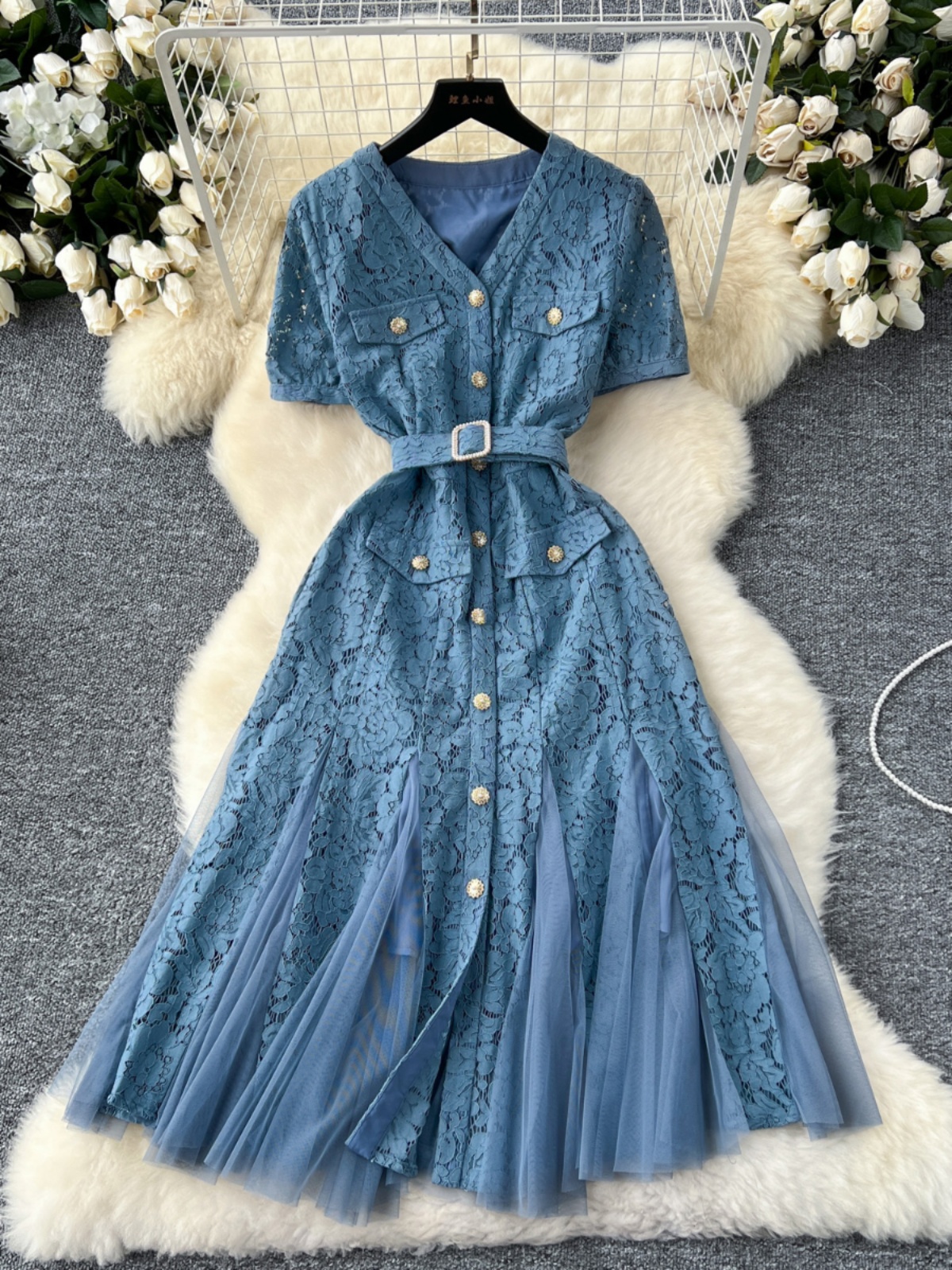 French high-end style small fragrance V-neck metal buckle waist slimming mesh splicing lace ruffle edge dress