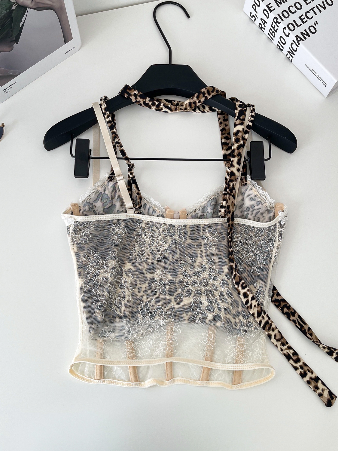 European and American spicy girl style leopard print suspender strapless women's summer mesh fishbone design street pure desire to wear outerwear base top European and American spicy girl style leopard print suspender strapless women's summer mesh fishbone design street pure desire to wear outerwear base top