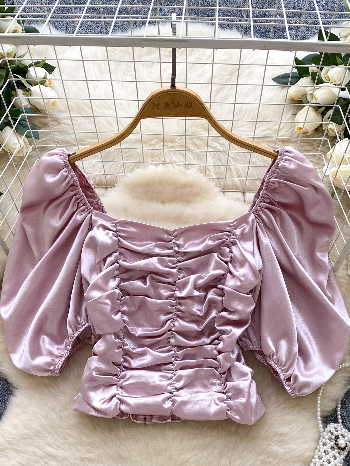 Light luxury European and American style satin like one shoulder bubble sleeve shirt for women in summer, pleated slim fit, chic top, trendy