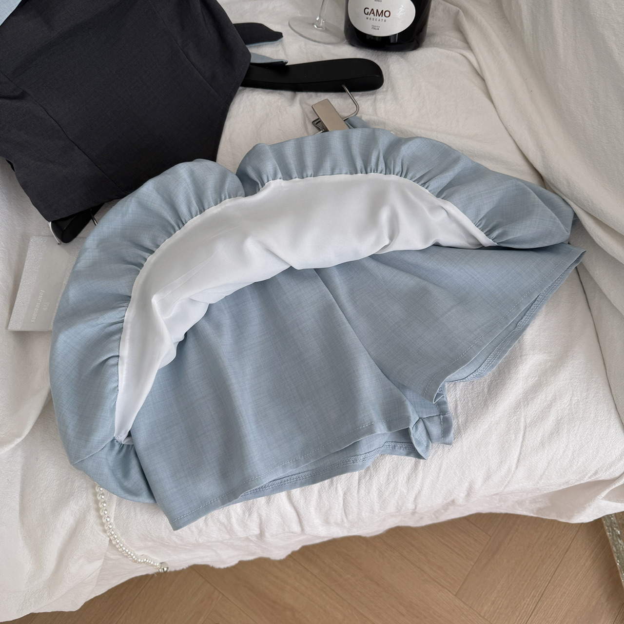 American retro spicy girl style denim color blocked hanging neck strapless vest+high waisted skirt pants spicy girl short two-piece set American retro spicy girl style denim color blocked hanging neck strapless vest+high waisted skirt pants spicy girl short two-piece set