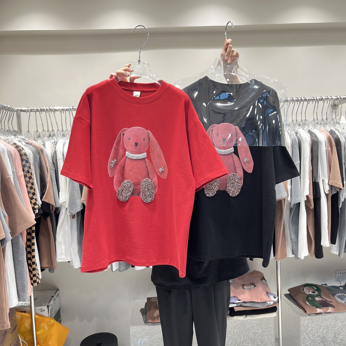 Thick brushed T-shirt women's winter European cartoon rabbit medium long loose and versatile large version round neck short sleeved top ins