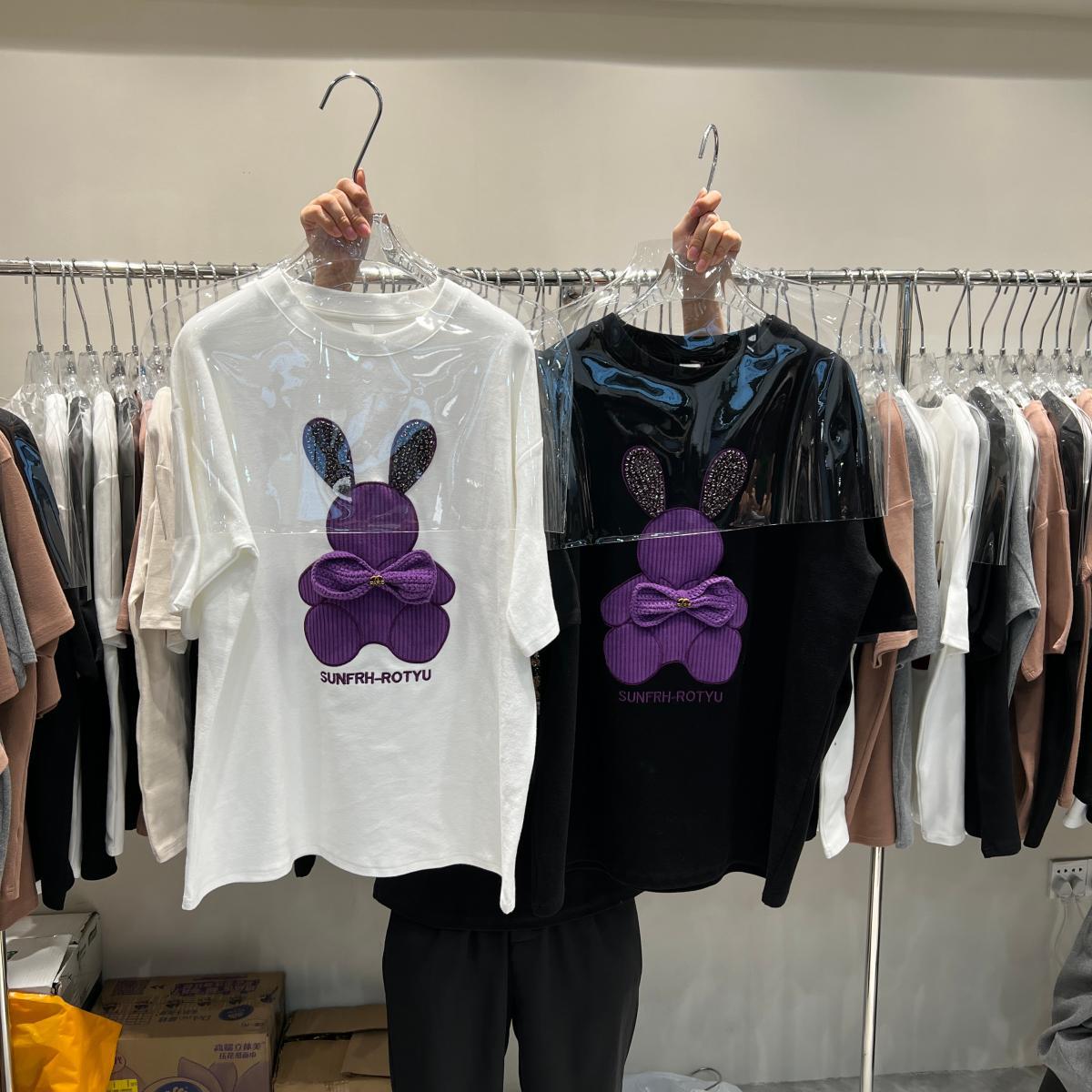 2023 new spring outfit cartoon rabbit round neck short sleeved t-shirt for women loose fit large version versatile mid length top ins trend