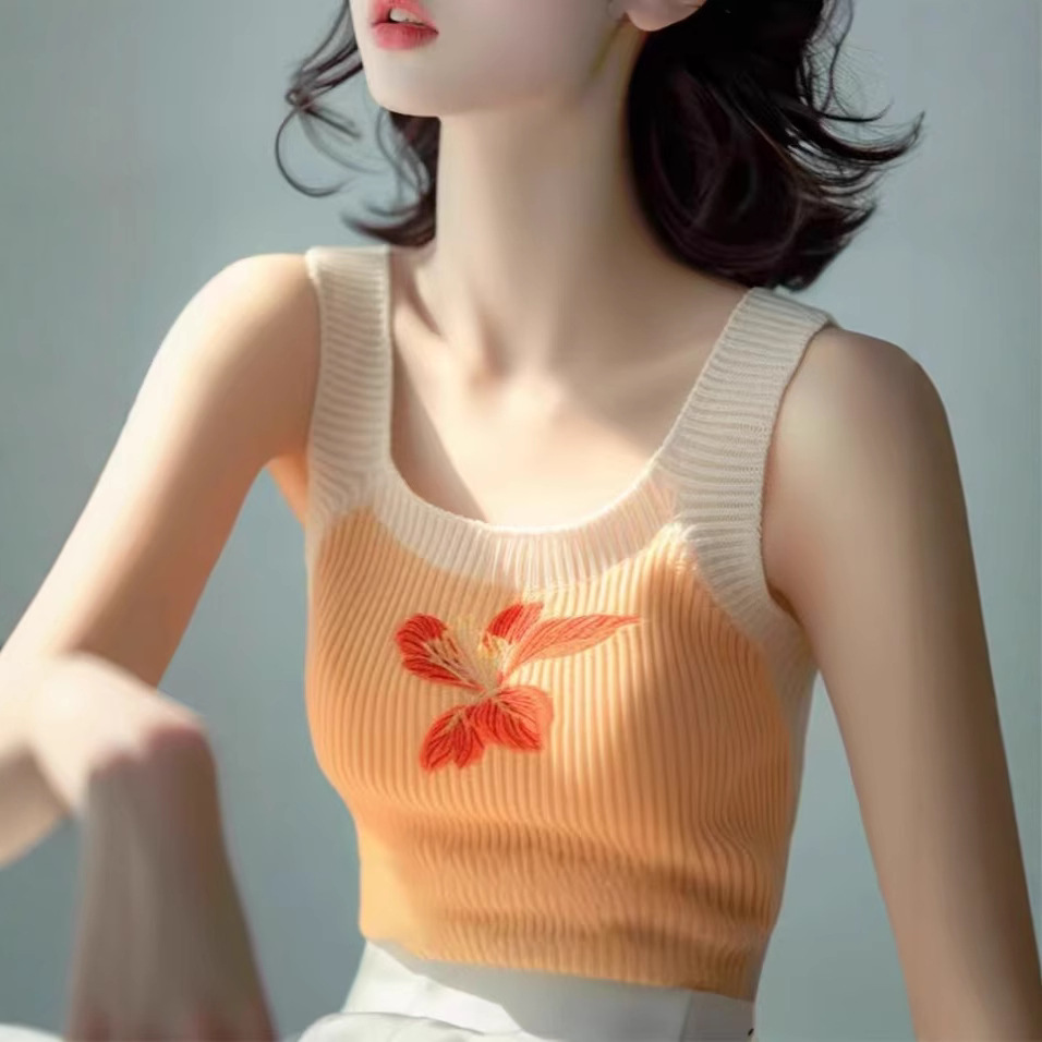 Sweet and spicy girl knitted camisole vest, women's outerwear design sense, summer unique and chic, slim fit and beautiful sleeveless mini top