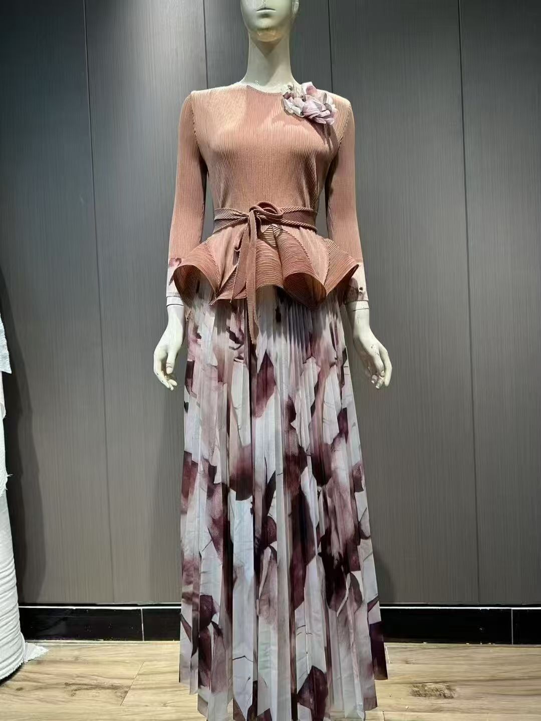 Factory direct sales of Miyake wrinkles in 8 colors to choose from Factory direct sales of Miyake wrinkles in 8 colors to choose from